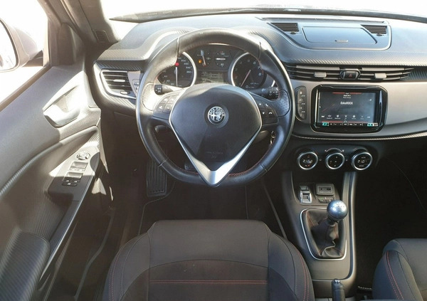 Alfa Romeo Giulietta cena 64800 przebieg: 55827, rok produkcji 2018 z Gniezno małe 562